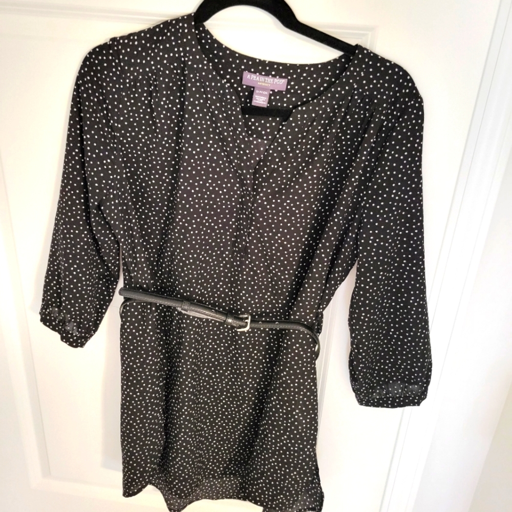 A Pea in the Pod maternity top black and white with belt. Size small.